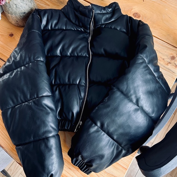Leather puffer - Picture 1 of 1